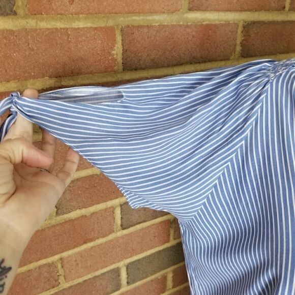 Hem & Thread Blue and white Striped Blouse NWT - Picture 5 of 7